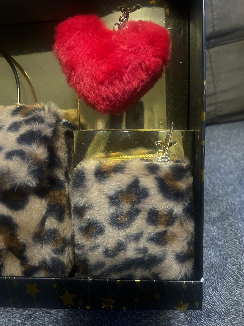 Leopard Faux Fur Clutch with Red Heart Charm and wallet - Picture 3 of 4